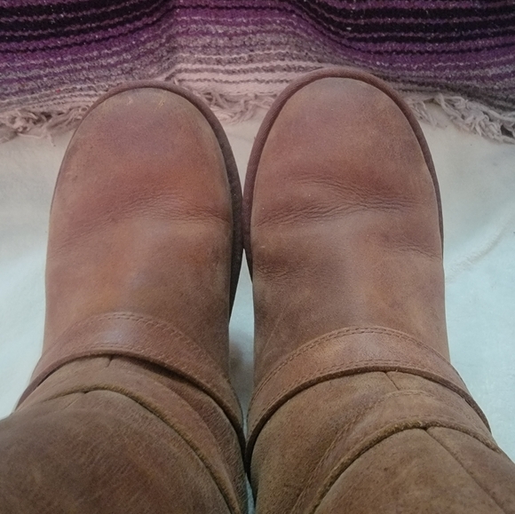 Ugg Beckley in chestnut color. Size 7 - Picture 5 of 9
